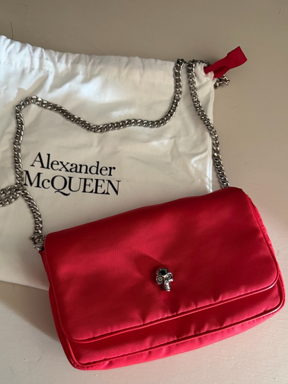Alexander McQUEEN Red Quilted-Style Chain Crossbody with Skull Charm